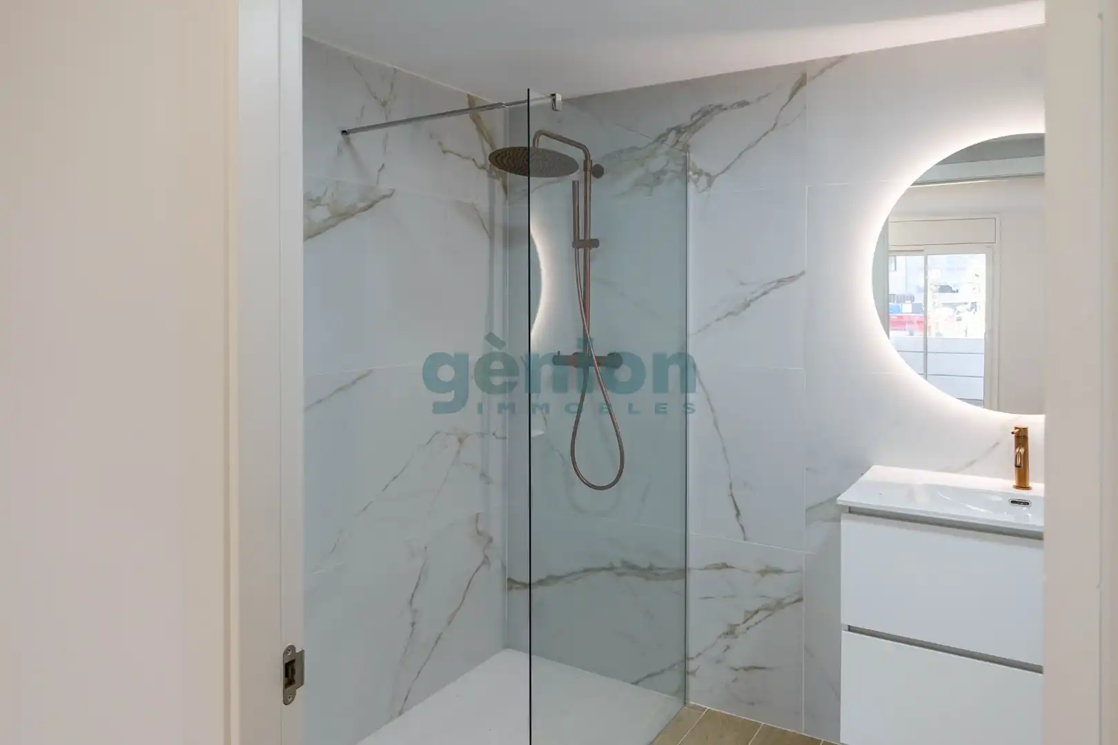 Baño de Piso en venta en Girona con Aire acondicionado y Calefacción