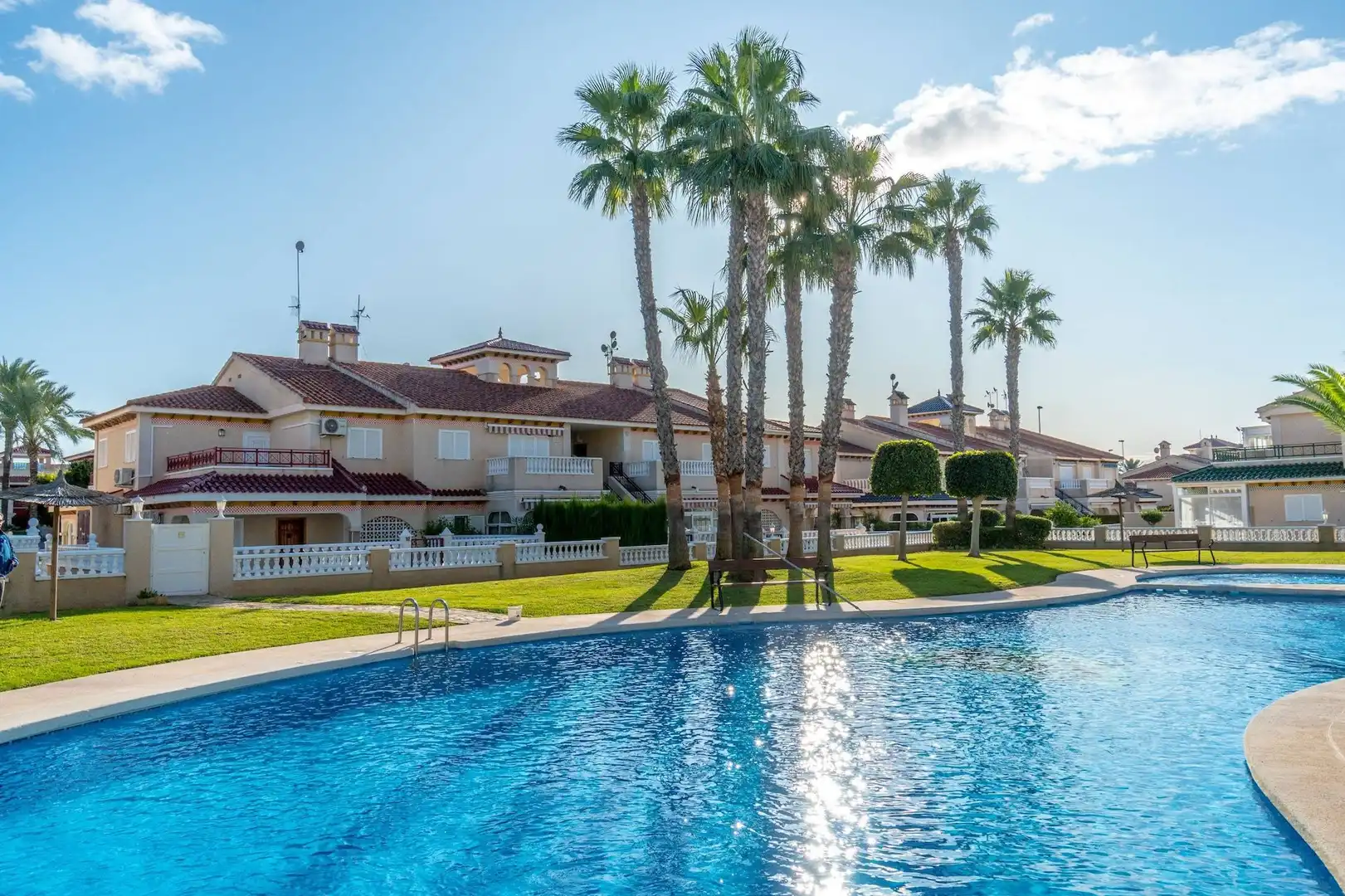 Vista exterior de Dúplex en venta en Orihuela con Aire acondicionado, Jardín privado y Piscina