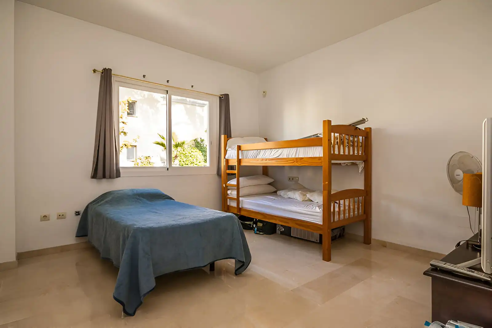 Dormitori de Apartament en venda en Marbella amb Aire condicionat i Terrassa