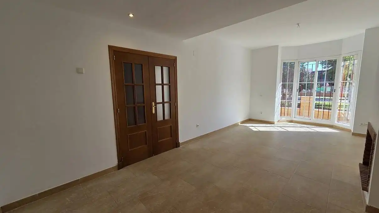 Casa adosada en venda en Dos Hermanas