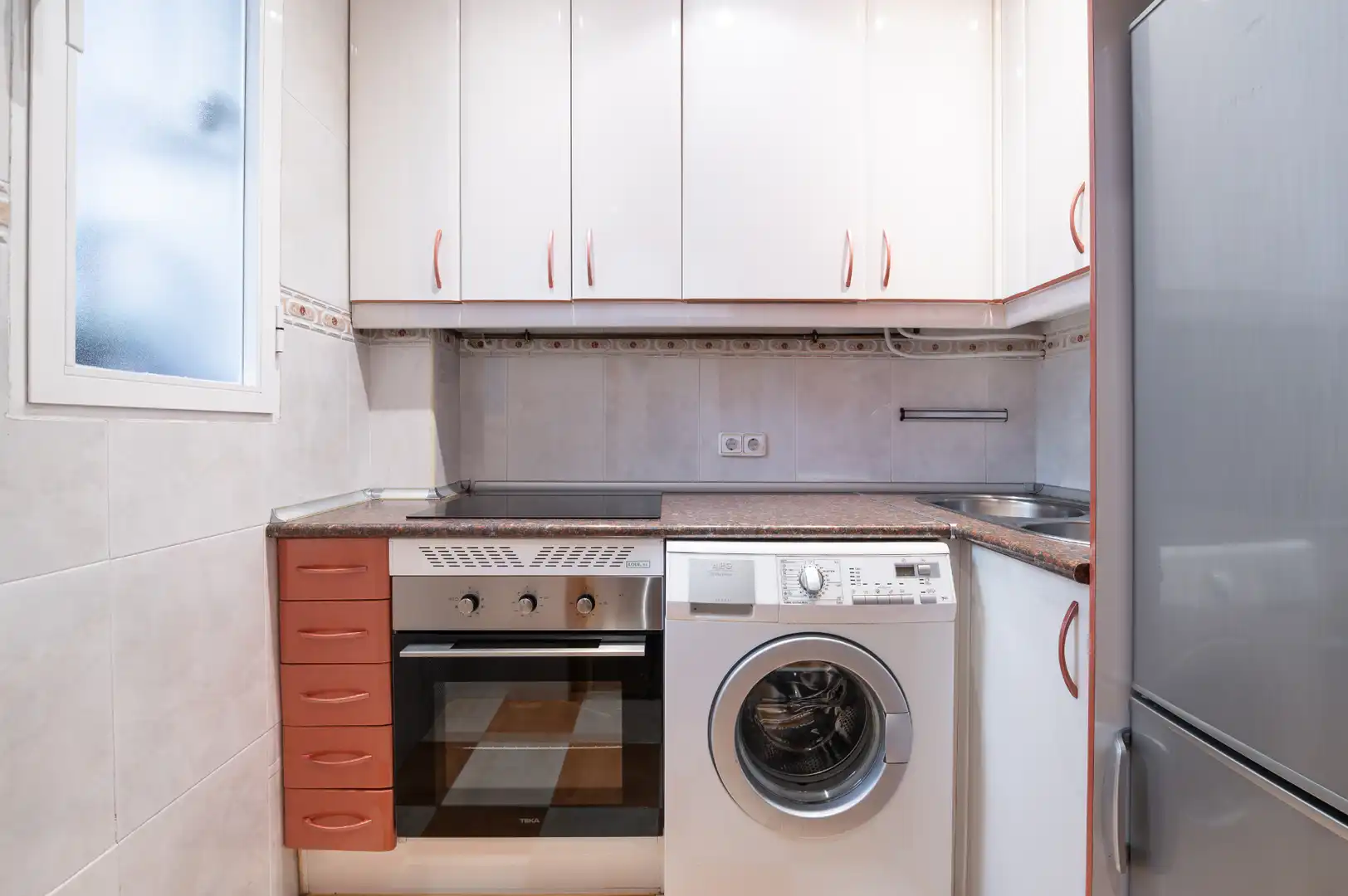 Kitchen of Flat for rent in Madrid  with Air Conditioner, Heating and Parquet flooring