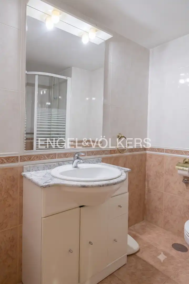 Bathroom of Flat for sale in Madrid  with Air Conditioner, Heating and Terrace