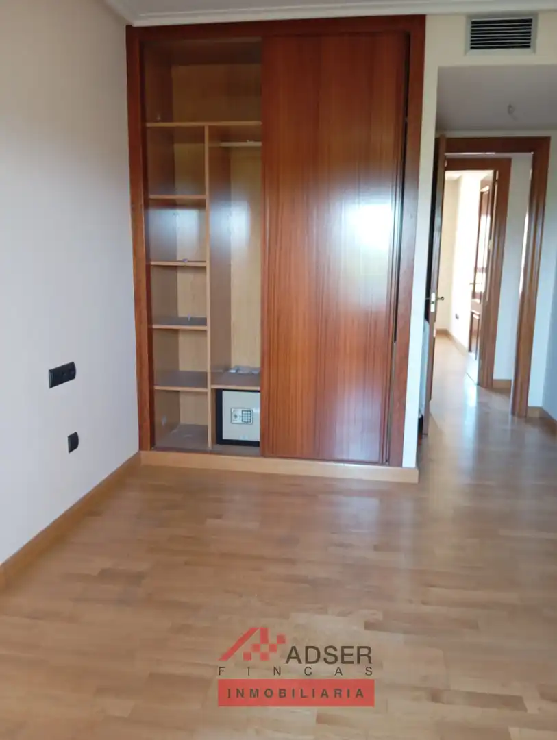 Habitación de Piso en venta en  Logroño con Calefacción, Jardín privado y Parquet