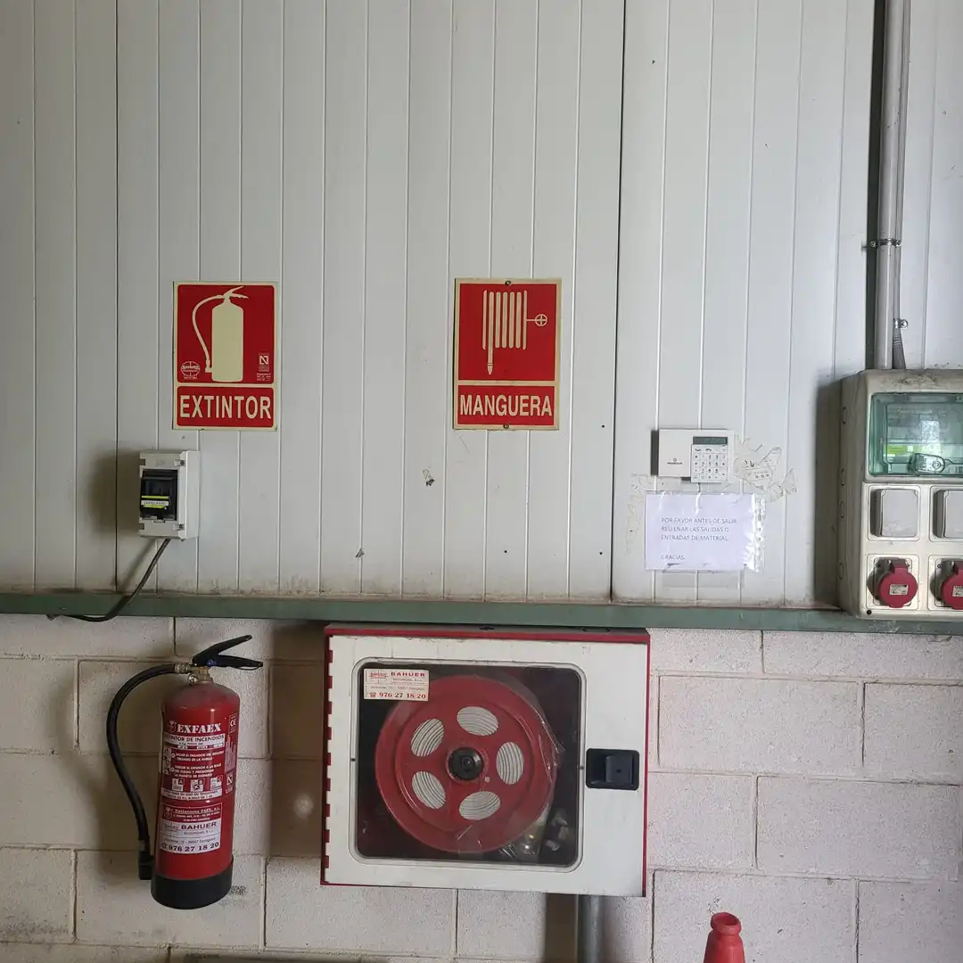Parkplatz von Fabrikhallen zur Miete in Calatayud mit Alarm