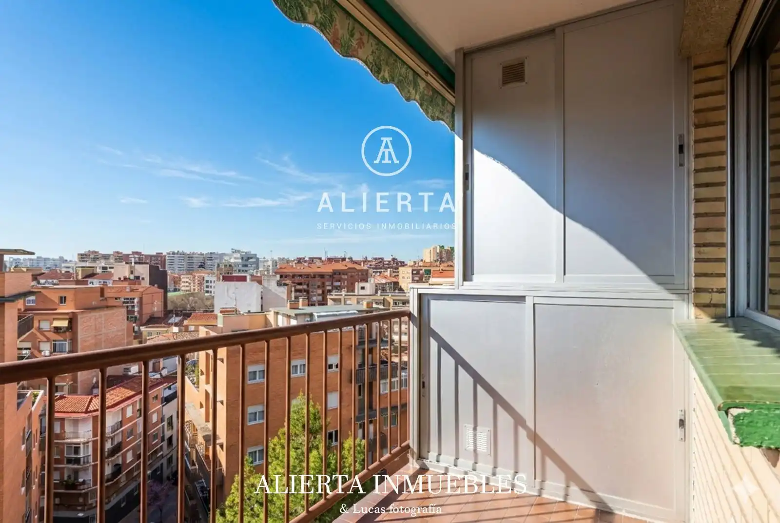 Exterior view of Flat for sale in Zaragoza  with Heating, Terrace and Swimming Pool