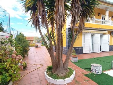 Villa con balcone in vendita a Carrer de Sant Esteve