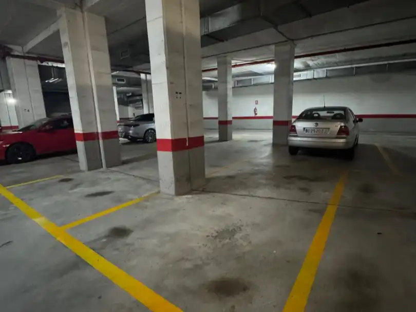 Parkplatz von Garage zur Miete in A Coruña Capital 