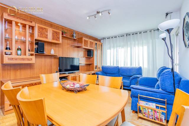 Piso en Venta en Valdebernardo en Pavones