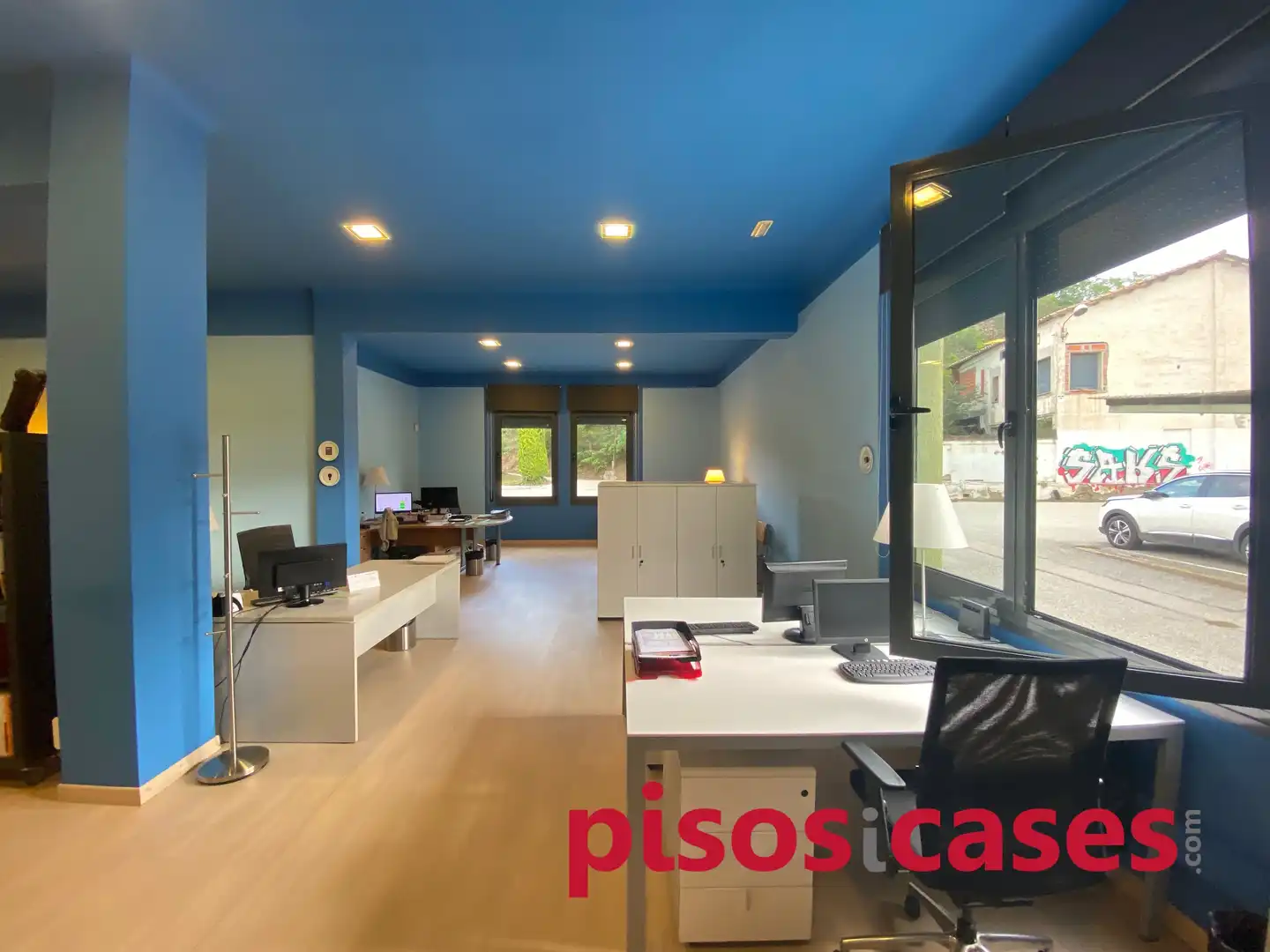 Office for rent in Manlleu  with Air Conditioner