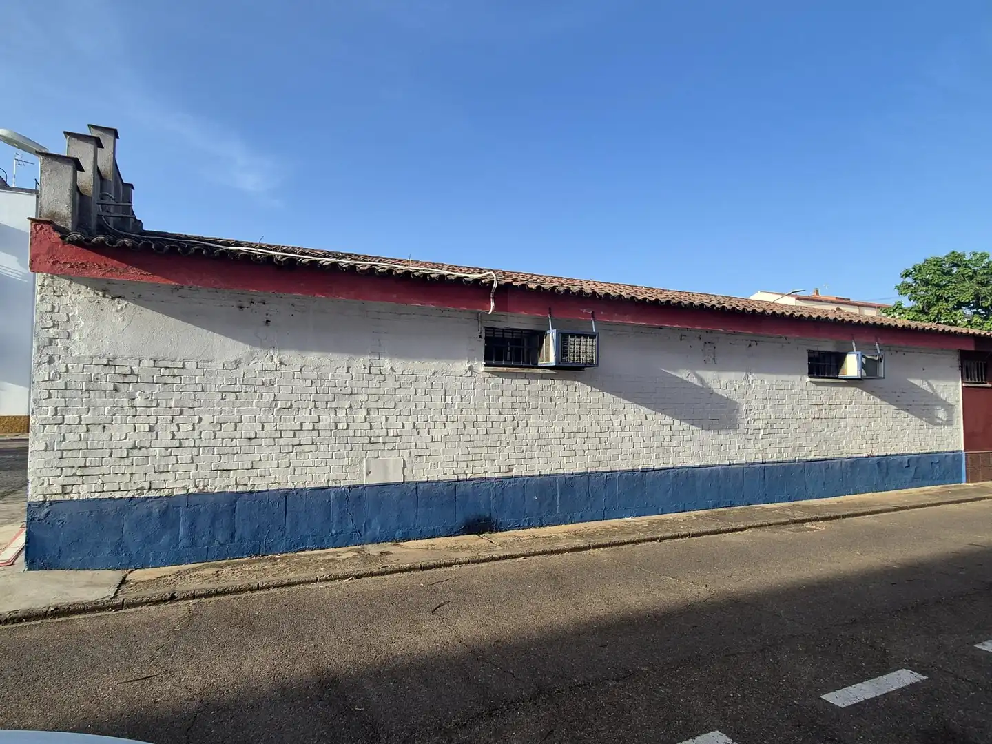 Vista exterior de Local en venda en Montijo amb Calefacció