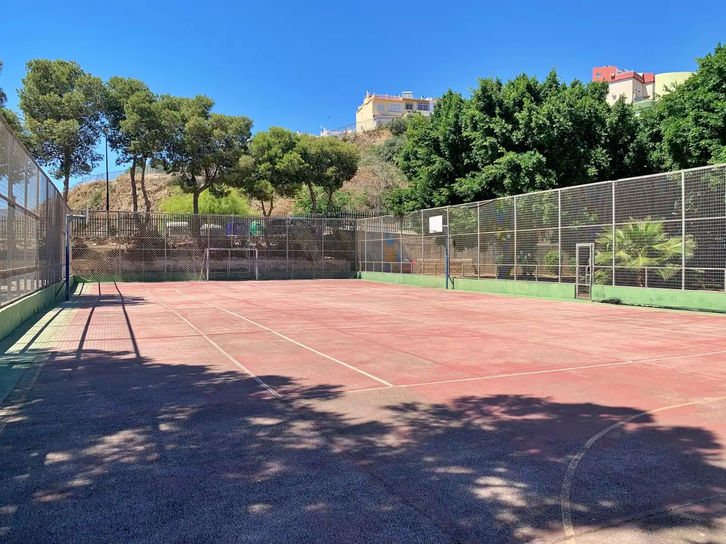 Parking de Piso en venta en Málaga con Jardín privado, Terraza y Amueblado