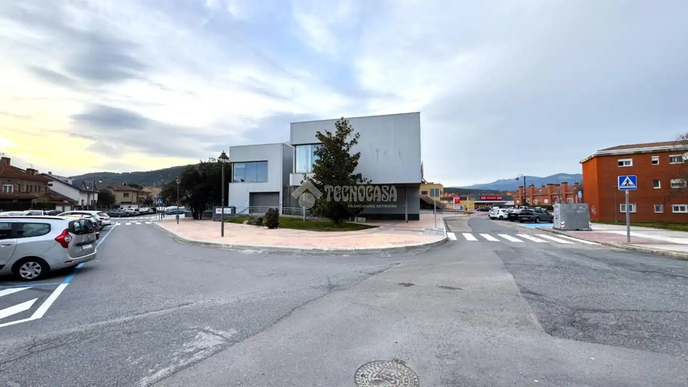 Vista exterior de Casa adosada en venda en Moralzarzal amb Calefacció, Terrassa i Piscina comunitària