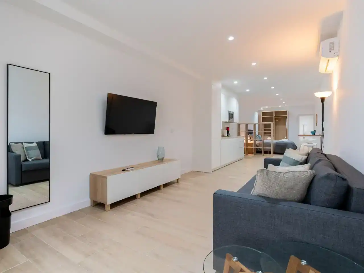 Sala d'estar de Apartament de lloguer en  Sevilla Capital amb Aire condicionat