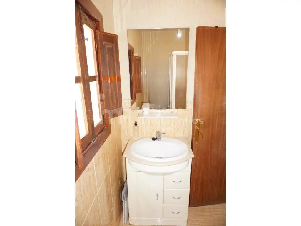 Baño de Casa adosada en venta en Benamocarra con Jardín privado, Terraza y Amueblado