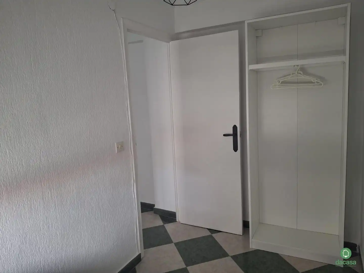 Schlafzimmer von Wohnung zur Miete in Huelva mit Möbliert, Waschmaschine und Fernseher