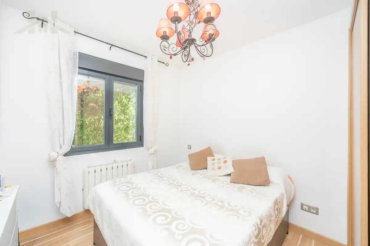 Bedroom of Flat for sale in El Escorial  with Air Conditioner, Heating and Parquet flooring