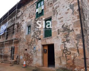 Vista exterior de Casa o xalet en venda en Zambrana amb Jardí privat i Traster