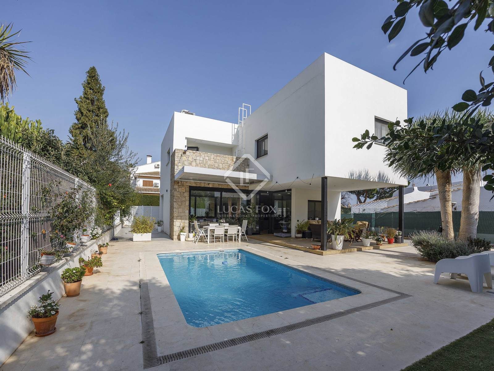 Vista exterior de Casa o xalet en venda en Godella amb Aire condicionat, Calefacció i Jardí privat