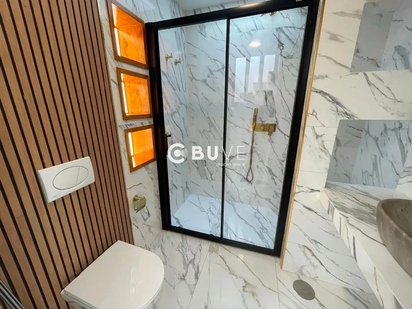 Bathroom of Houses for sale in Sevilla  with Air Conditioner, Terrace and Swimming Pool
