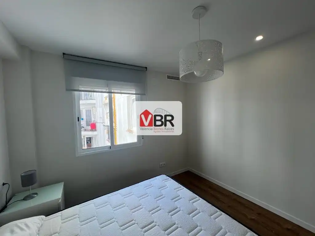 Schlafzimmer von Wohnung zur Miete in Valencia mit Klimaanlage, Heizung und Terrasse