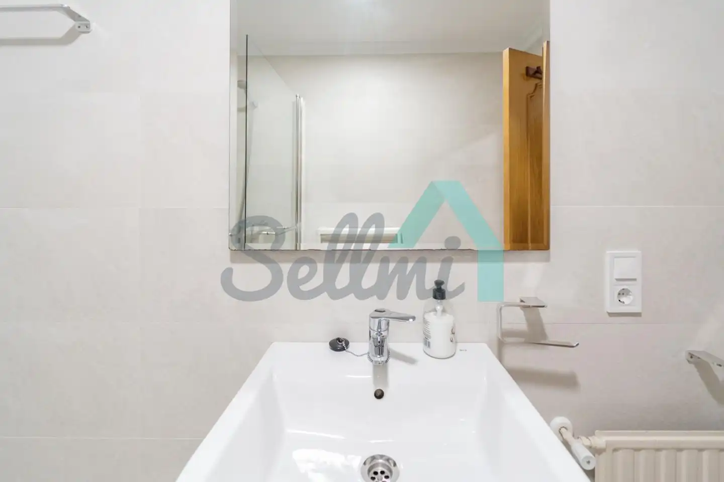 Badezimmer von Wohnung zur Miete in Parres mit Heizung, Parkett und Terrasse