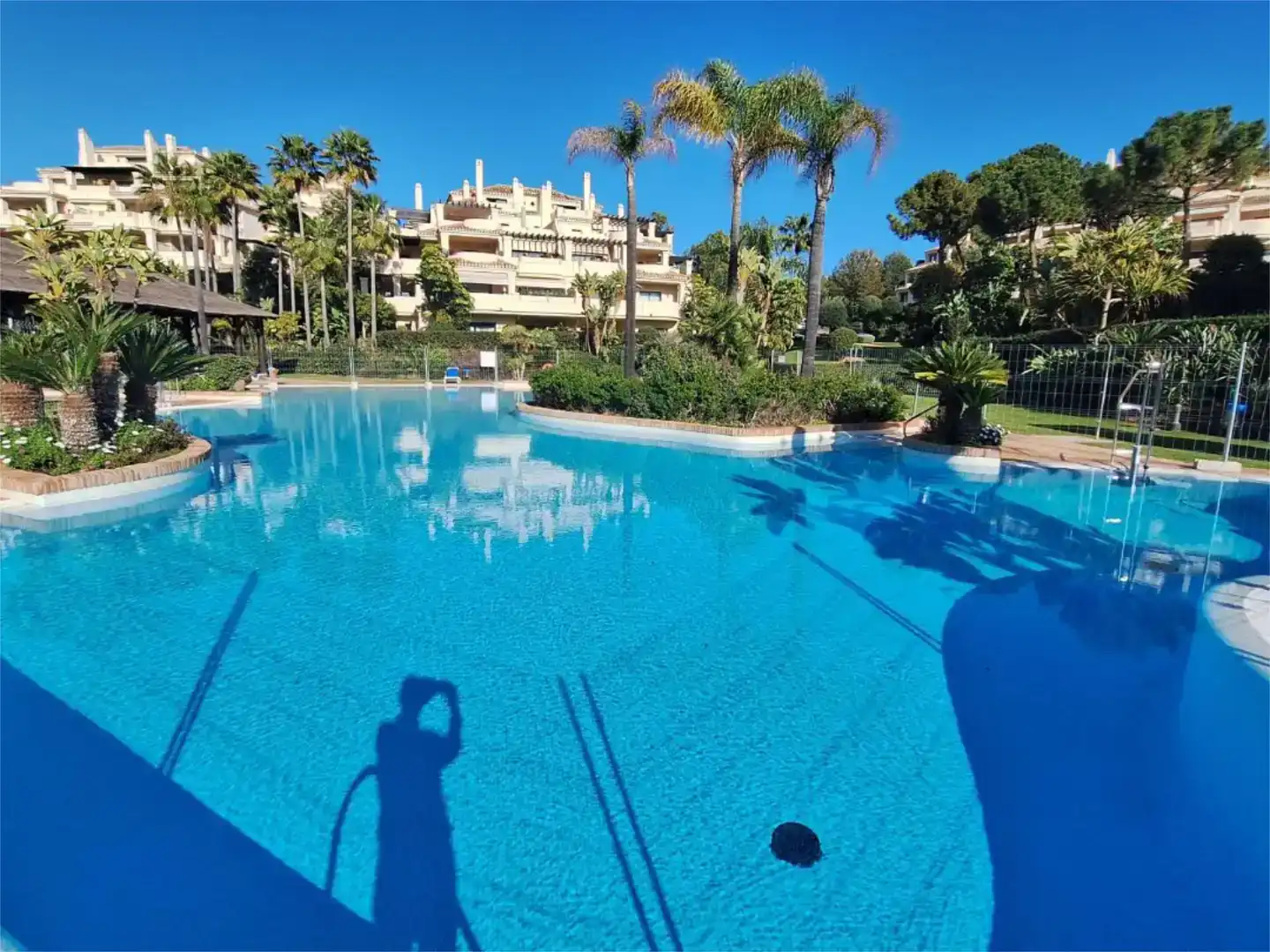 Piscina de Pis en venda en Benahavís amb Aire condicionat, Piscina i Balcó