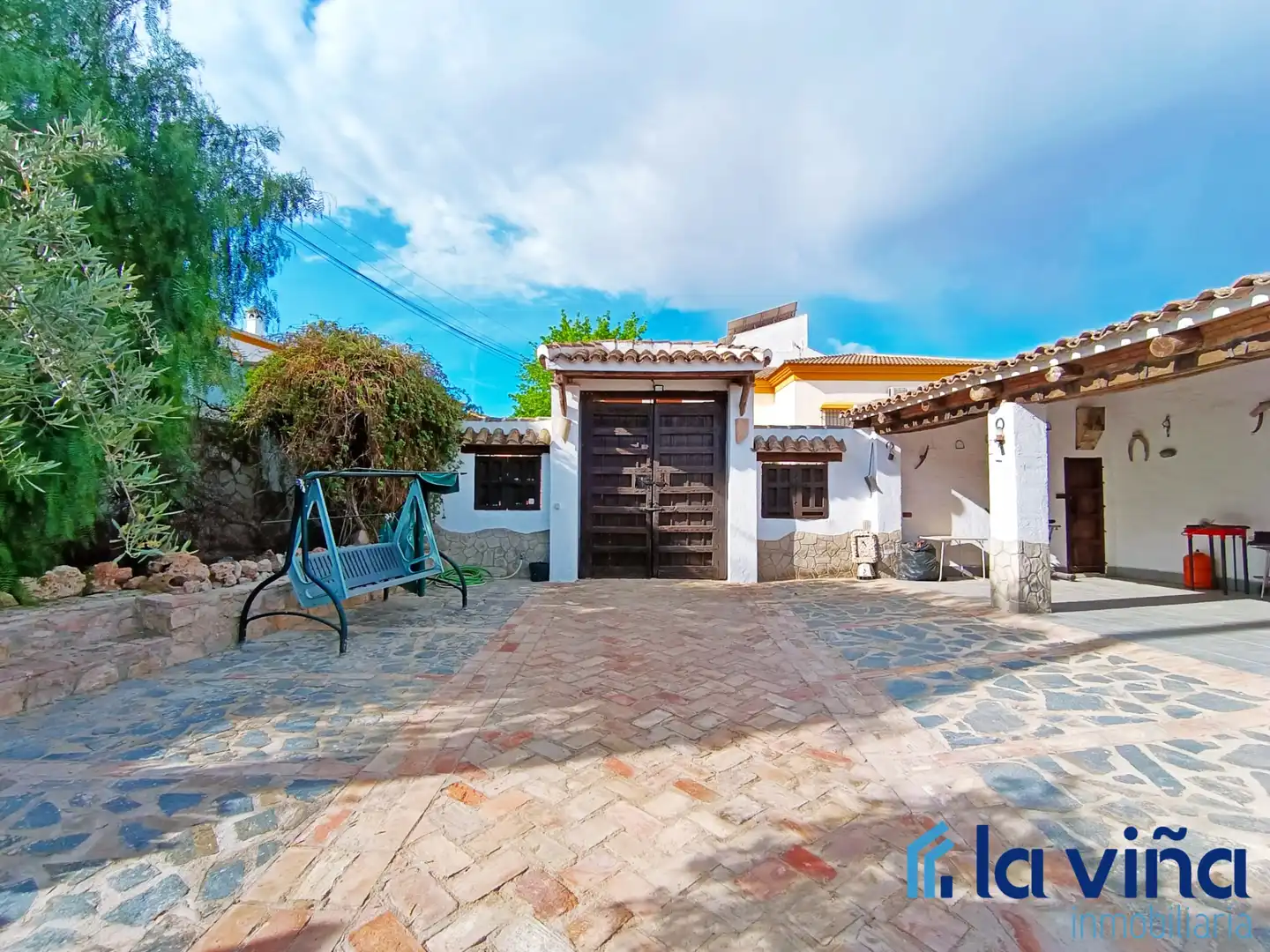 Vista exterior de Finca rústica en venda en Fuente de Piedra amb Terrassa, Traster i Piscina