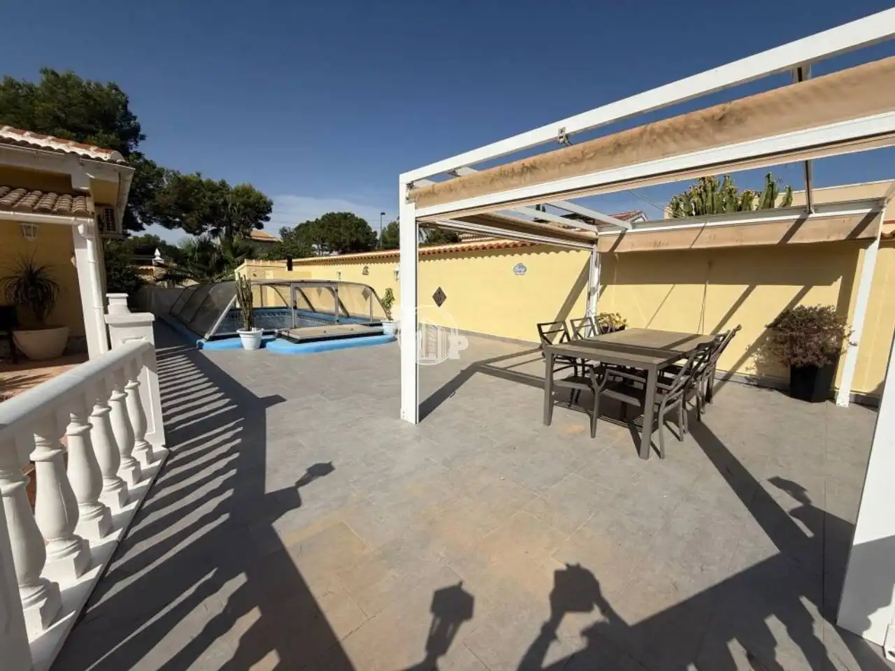 Terrassa de Casa o xalet en venda en Pilar de la Horadada amb Jardí privat, Piscina i Moblat