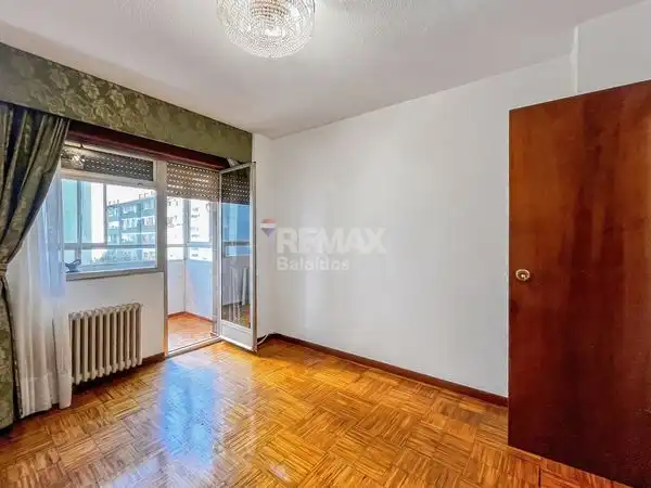 Bedroom of Flat for sale in Vigo   with Heating, Parquet flooring and Storage room