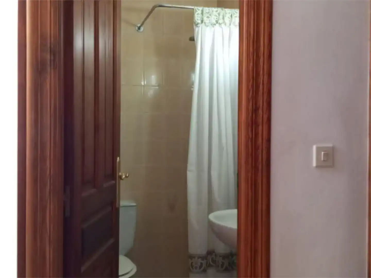 Bany de Casa adosada en venda en Cubillas de Santa Marta amb Jardí privat, Traster i Moblat