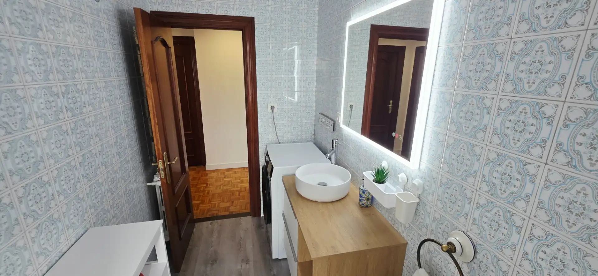 Bathroom of Flat for rent in Gijón   with Heating, Parquet flooring and Furnished