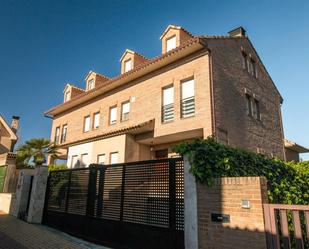 Vista exterior de Casa o xalet en venda en  Zaragoza Capital amb Aire condicionat, Terrassa i Piscina