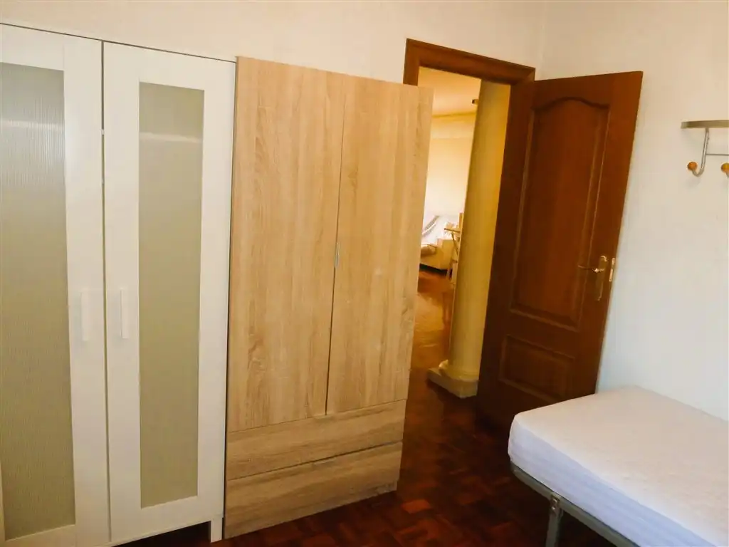 Habitación de Piso de alquiler en  Pamplona / Iruña con Calefacción, Parquet y Terraza