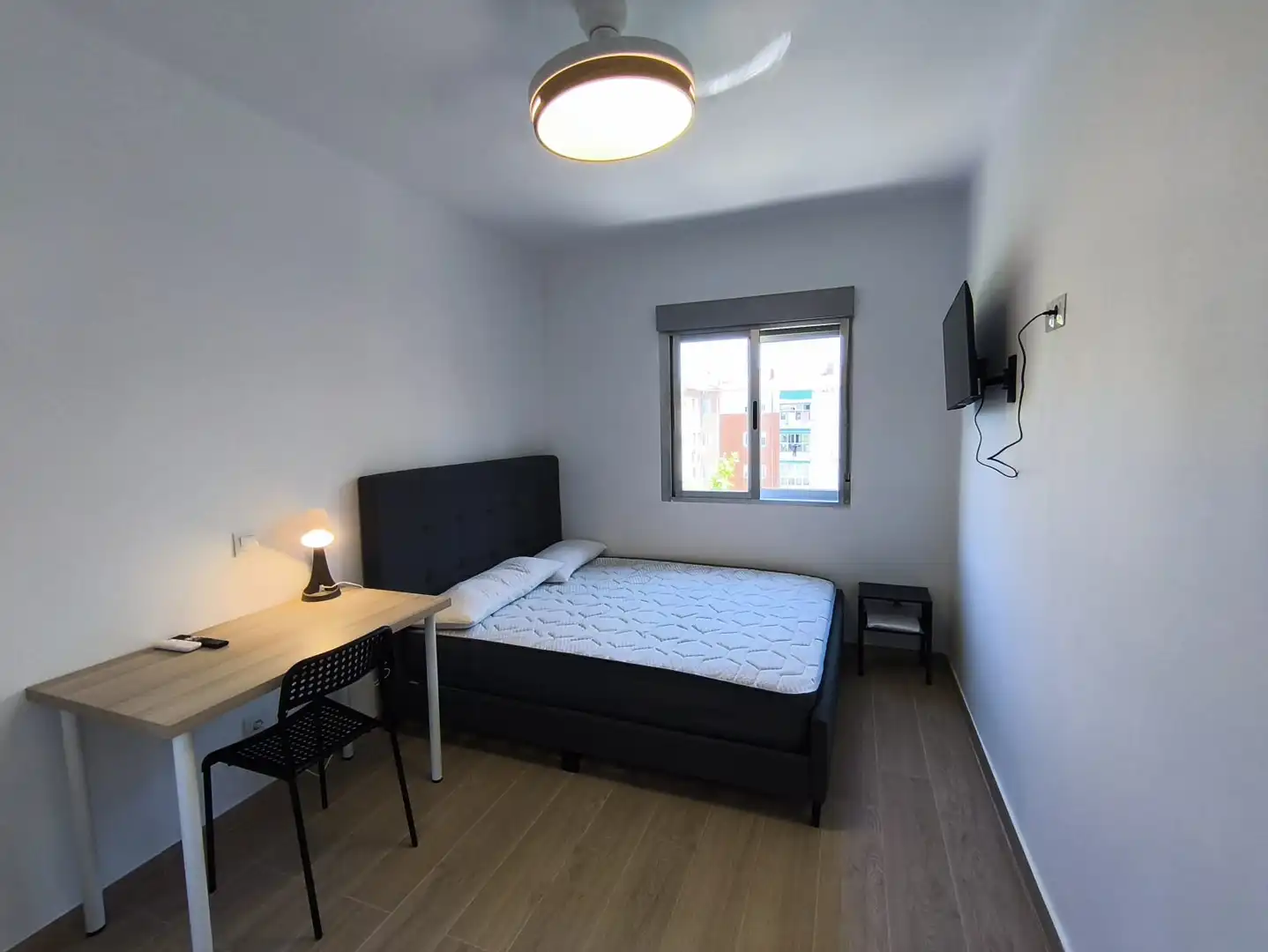 Habitación de Piso para compartir en Madrid con Calefacción, Amueblado y Horno