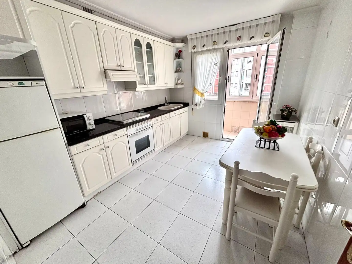 Cocina de Piso en venta en Gijón  con Calefacción, Parquet y Terraza