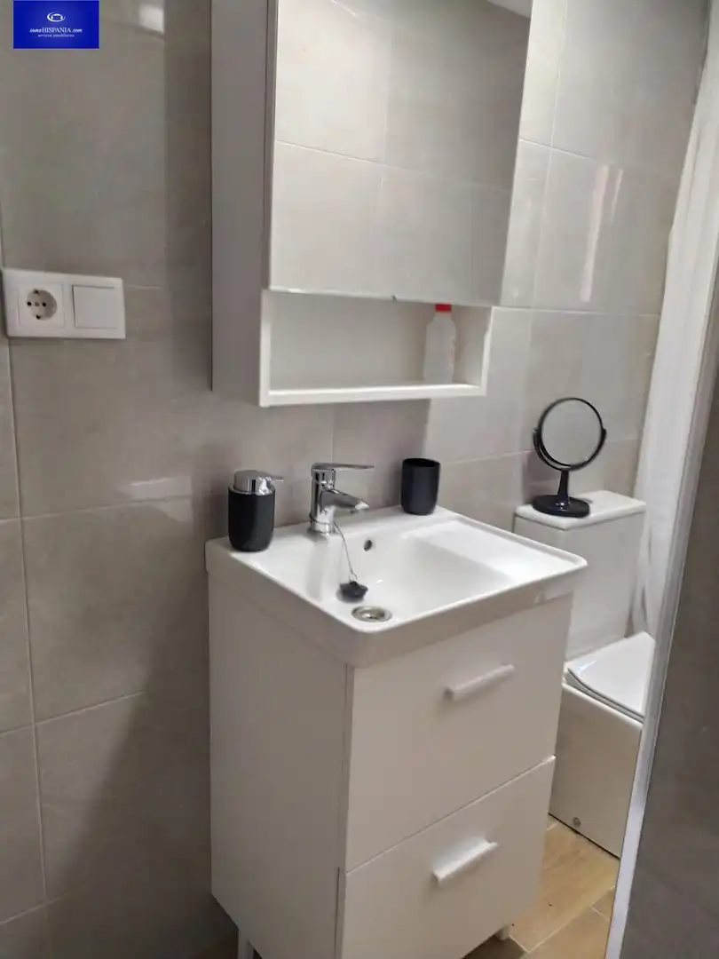 Badezimmer von Erdgeschoss zur Miete in Cádiz mit Möbliert