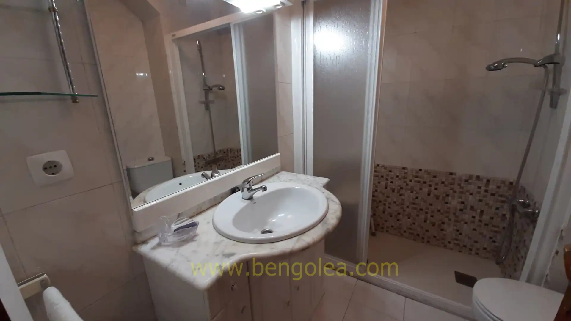 Baño de Piso en venta en Barakaldo  con Terraza, Trastero y Amueblado