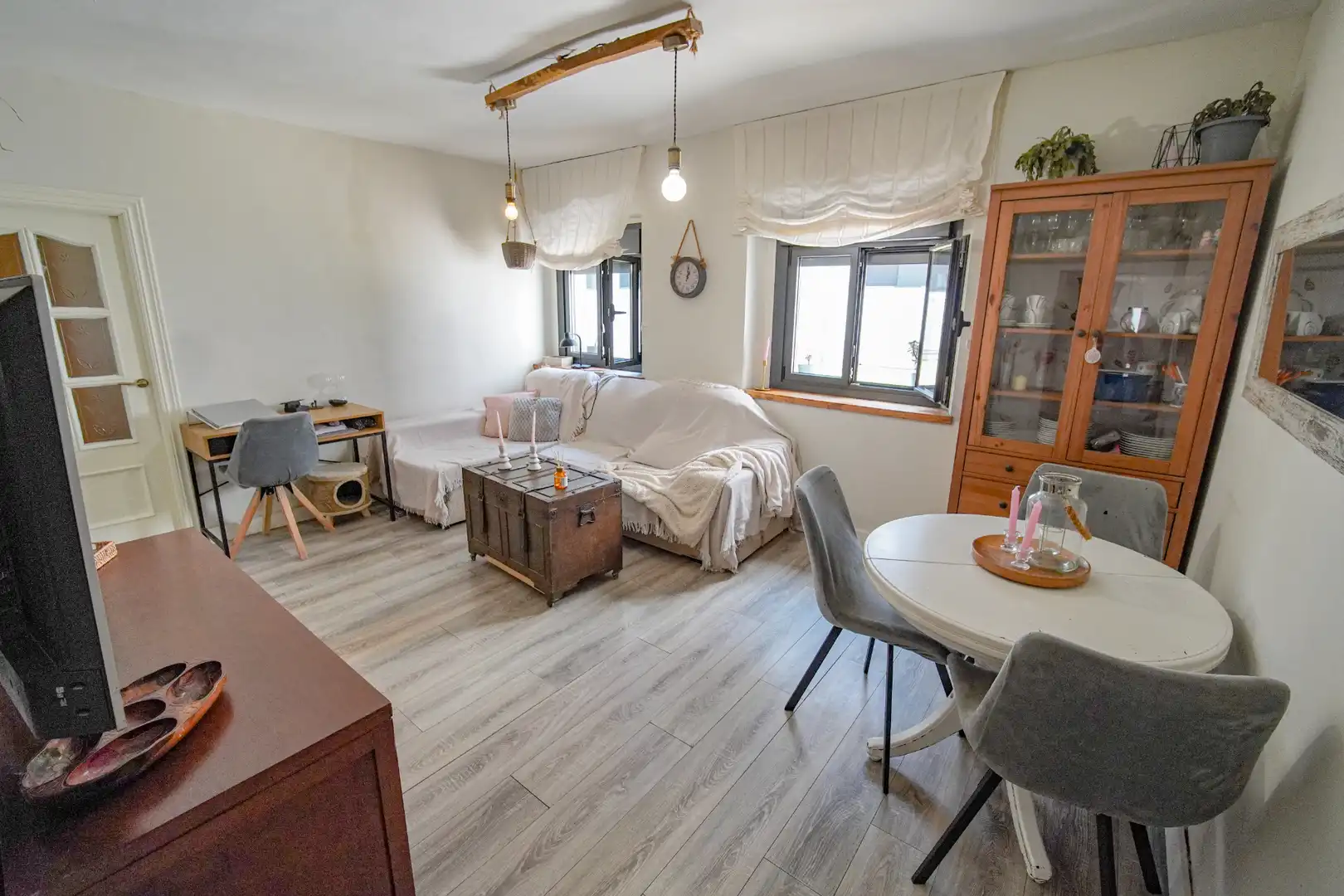 Sala d'estar de Pis en venda en Gijón  amb Parquet, Traster i Moblat