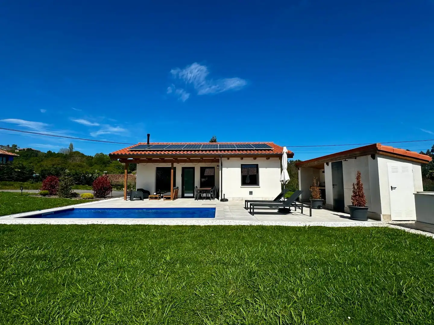 Piscina de Casa o chalet en venta en Ribadesella con Aire acondicionado, Calefacción y Jardín privado