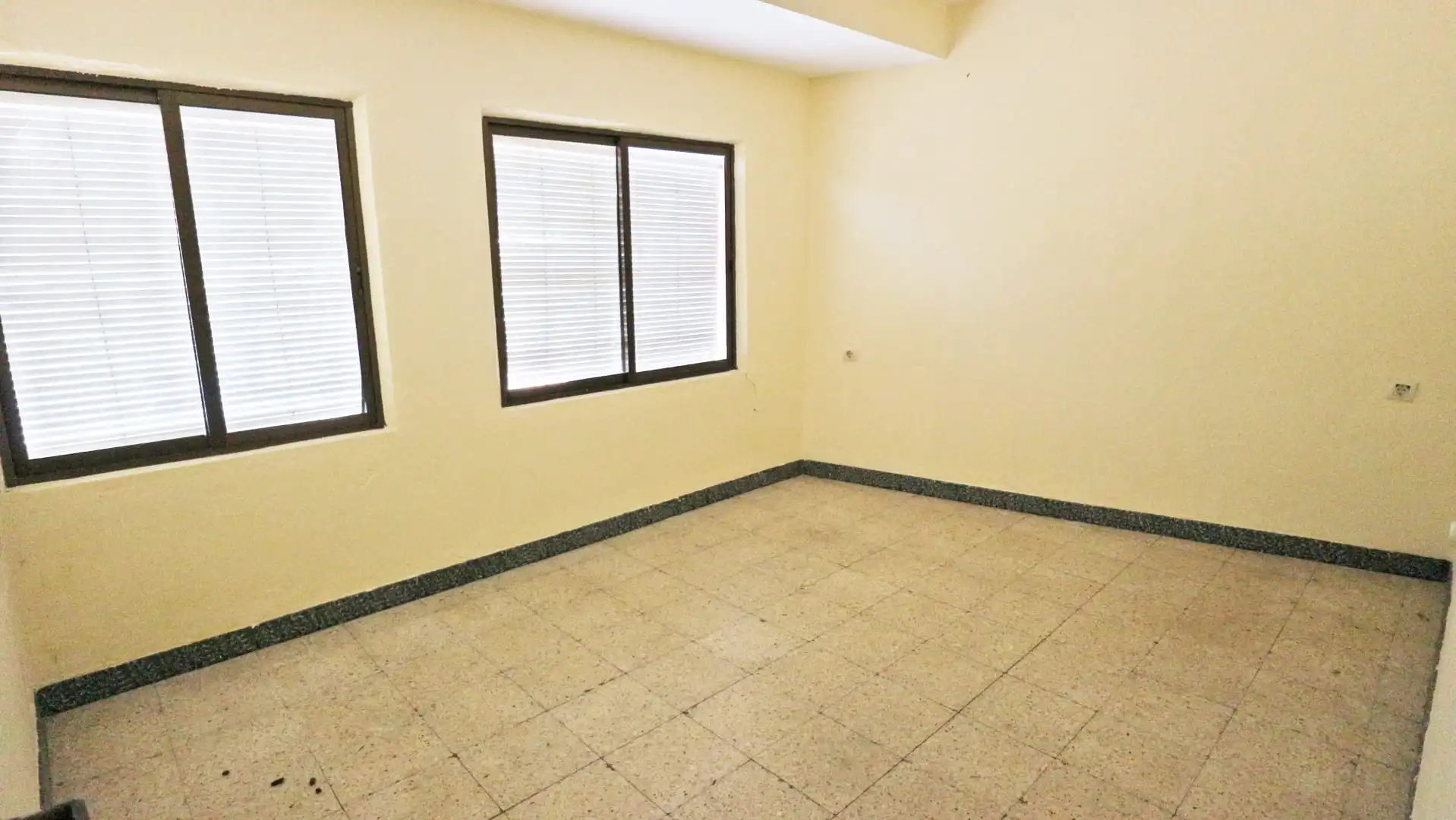Local en venta en Zorita
