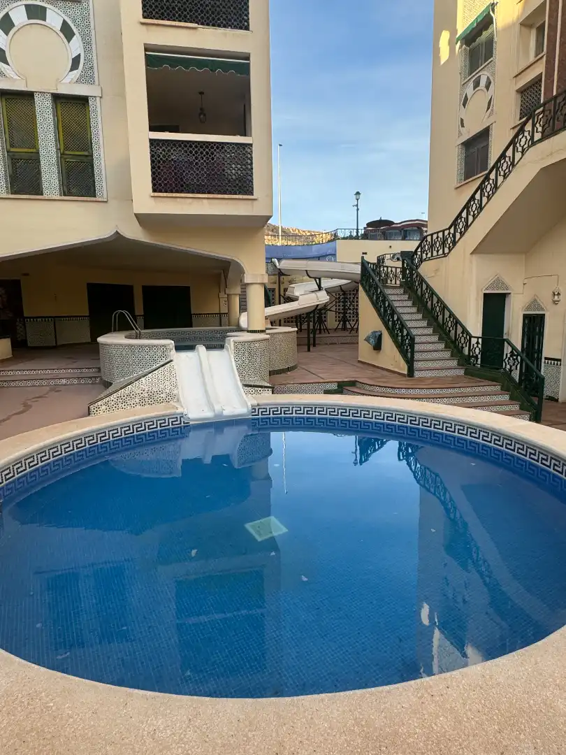 Piscina de Pis en venda en Santa Pola amb Aire condicionat, Calefacció i Jardí privat