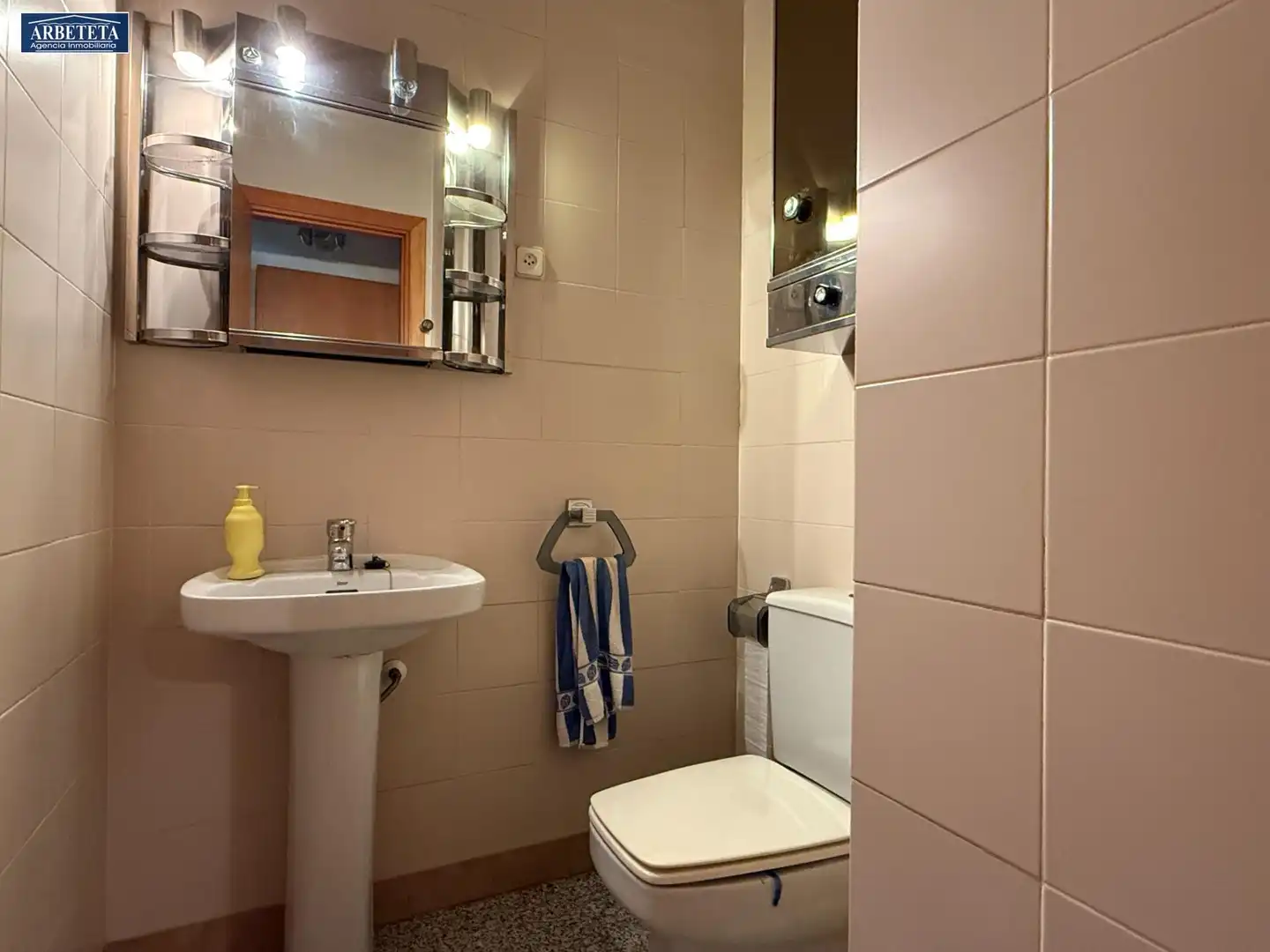 Baño de Casa o chalet en venta en Guadalajara con Calefacción, Parquet y Terraza