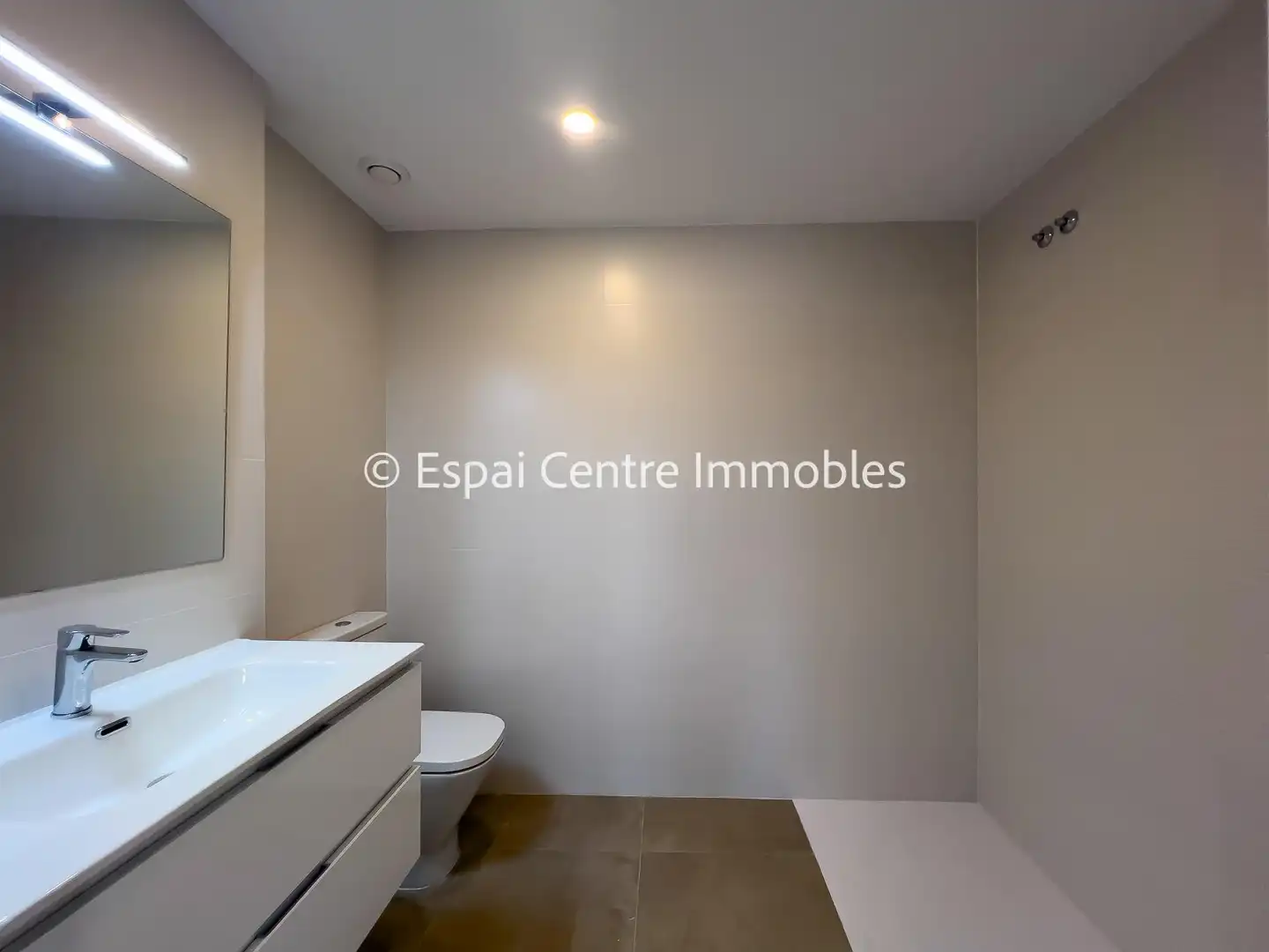 Bedroom of Flat for sale in Vallirana  with Air Conditioner, Heating and Parquet flooring