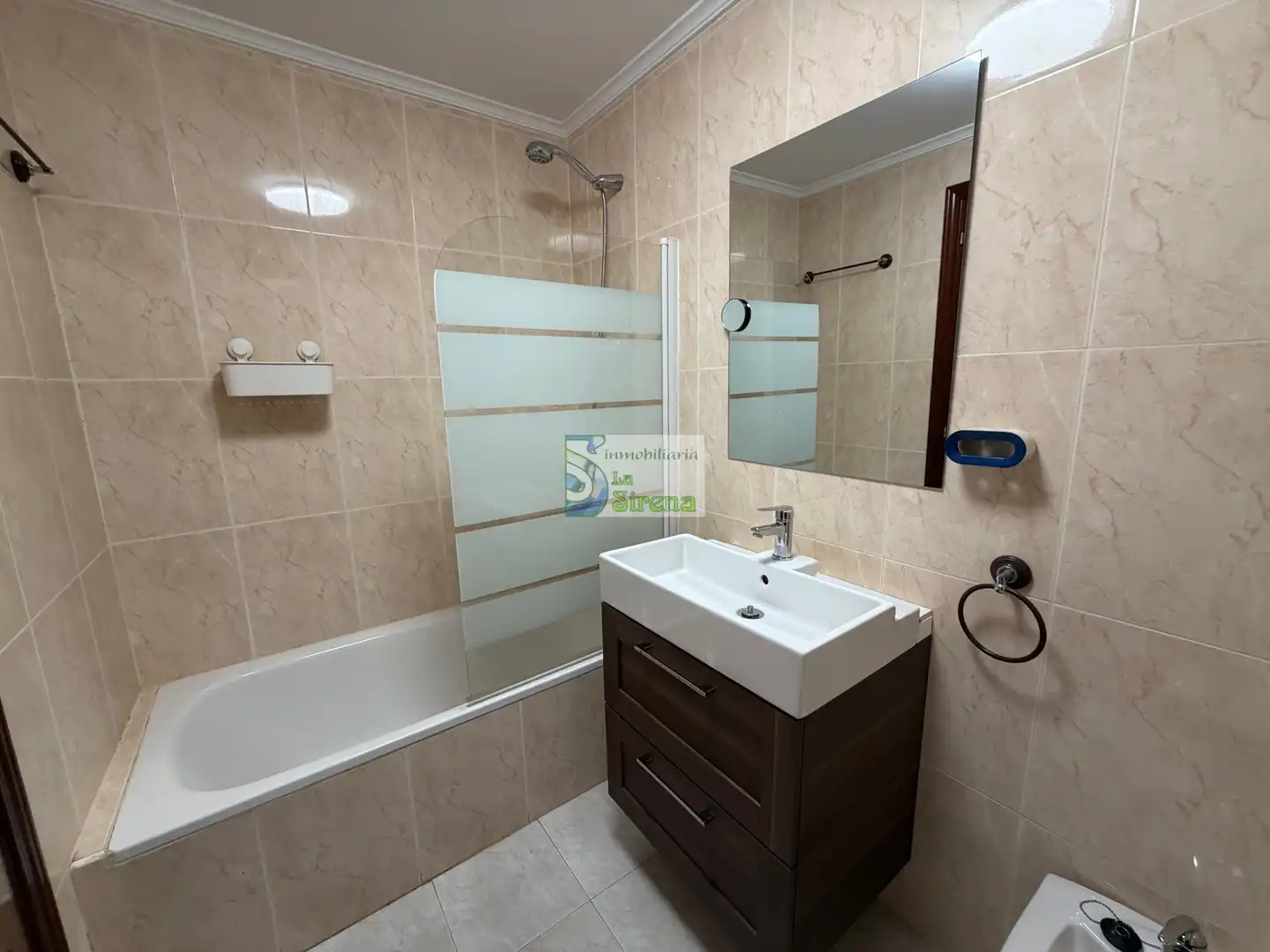 Badezimmer von Wohnung zum Verkauf in Castro-Urdiales mit Heizung, Privatgarten und Terrasse