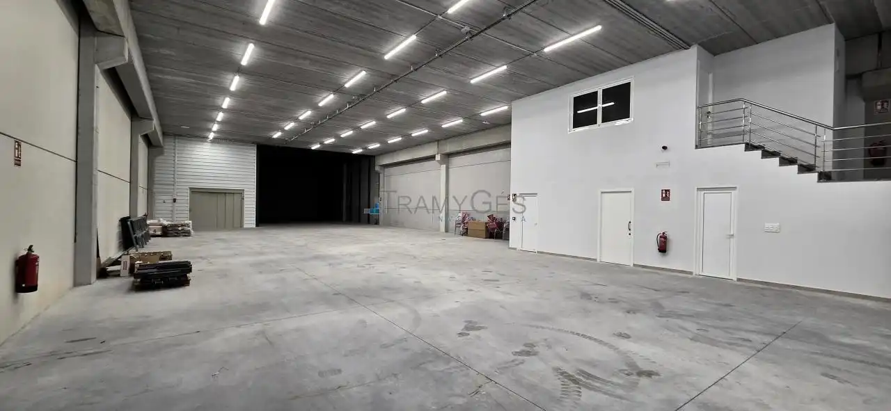 Nave industrial de alquiler en Mos