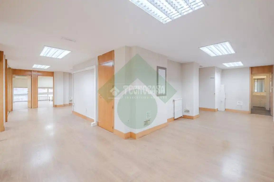 Büro zur Miete in Madrid mit Klimaanlage und Heizung