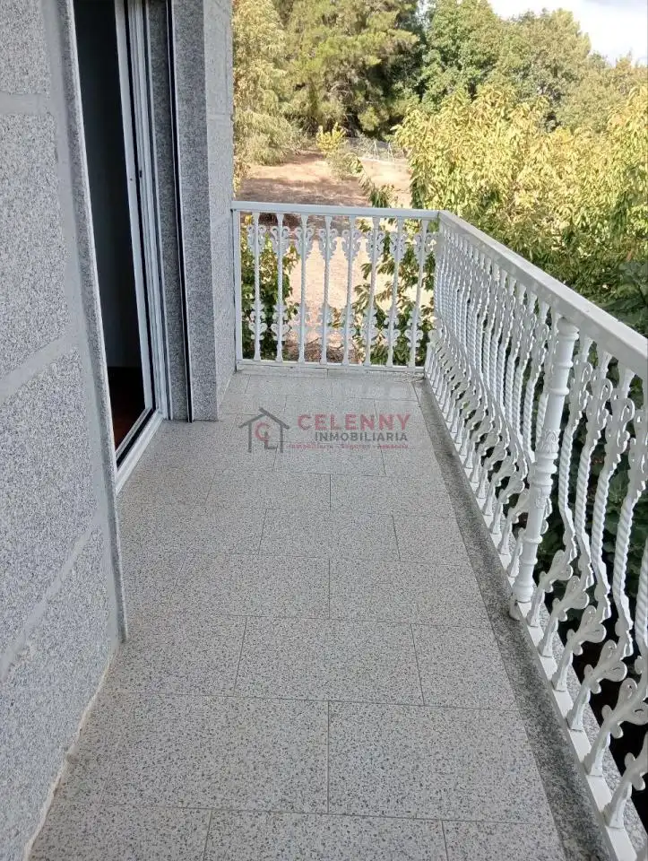 Balcony of Houses for sale in Toén  with Heating, Private garden and Terrace