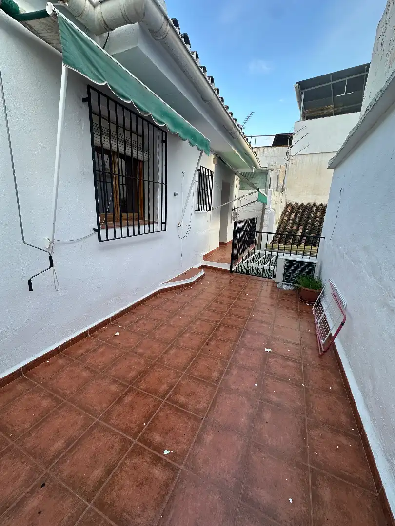 Vista exterior de Casa adosada en venda en Benamargosa amb Aire condicionat, Moblat i Balcó