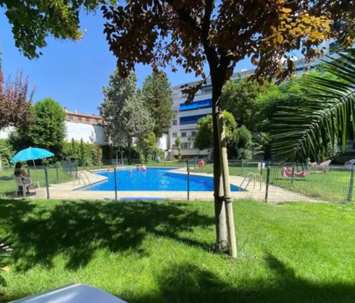 Piso con piscina en alquiler en La Morería