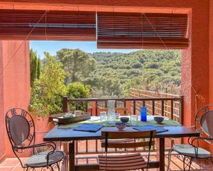 Terrasse von Einfamilien-Reihenhaus miete in Begur mit Klimaanlage, Terrasse und Möbliert